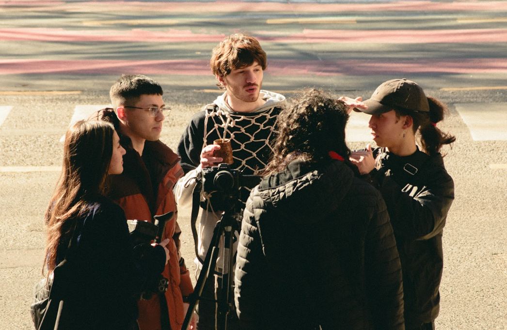 Equipo de achiú! en una filmación en la calle